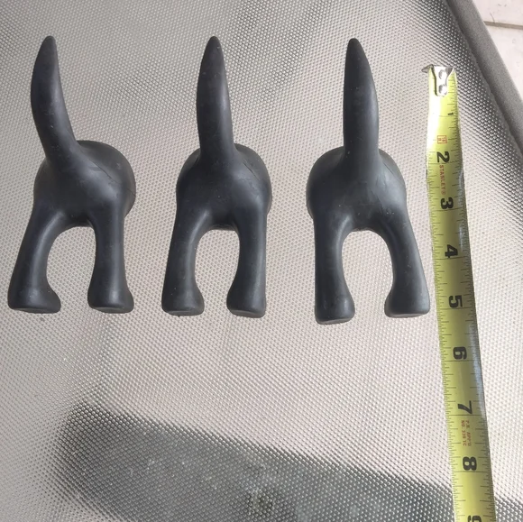 Three dog tail hooks - Picture 6 of 6